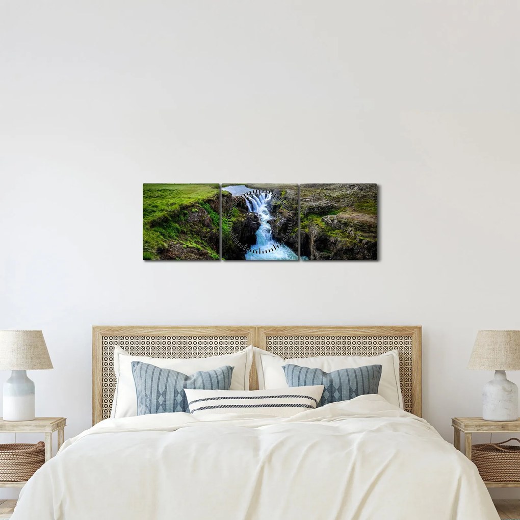 Obraz vodopádu medzi skalami (s hodinami) (90x30 cm)