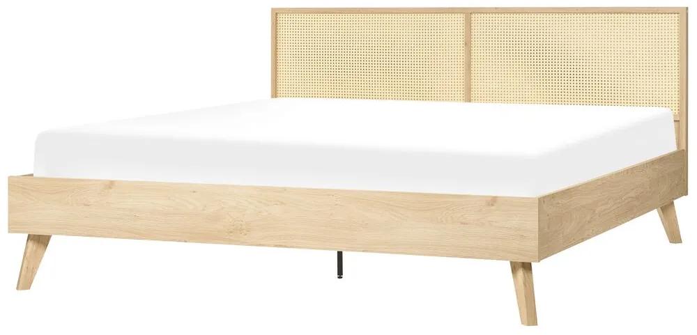 Ratanová posteľ 180 x 200 cm svetlé drevo MONPAZIER Beliani
