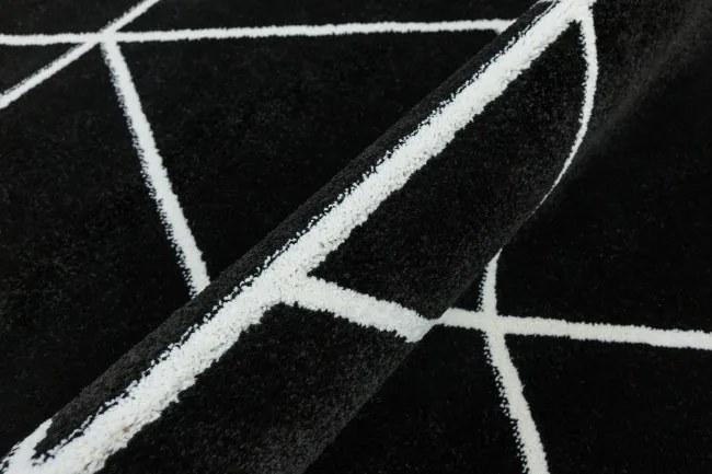 Koberec LIMA C877B čierny / biely