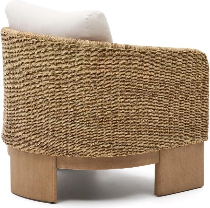 Béžové/v prírodnej farbe drevené/z umelého ratanu záhradné kreslo Xoriguer – Kave Home