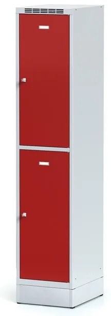 Alfa 3 Šatníková skrinka S6 na sokli s úložnými boxami, 2 boxy, 1920 x 400 x 500 mm, otočný zámok, červené dvere