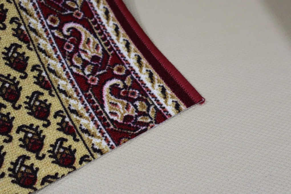 Associated Weavers, Protišmykový behúň na mieru Inca 30, šíre 67 cm, červená, chodba / predsieň