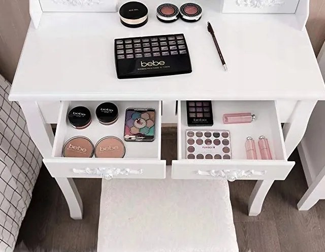 Elegantný biely toaletný stolík s veľkým zrkadlom a taburetkou
