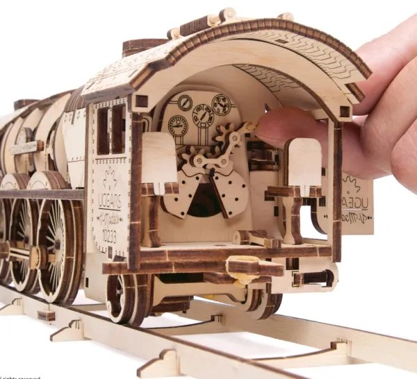 Ugears - 3D drevenené mechanické puzzle V-Express parná lokomotíva s tendrom