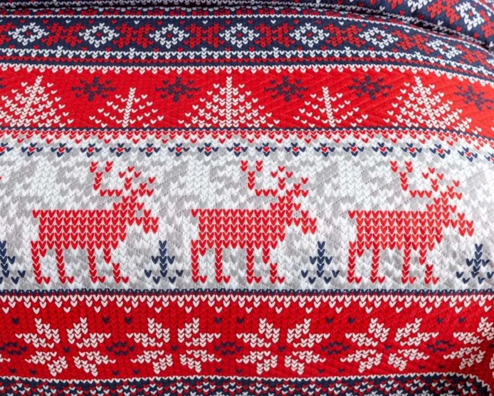 Červený vianočný prehoz na posteľ so severským vzorom Šírka: 200 cm | Dĺžka: 220 cm