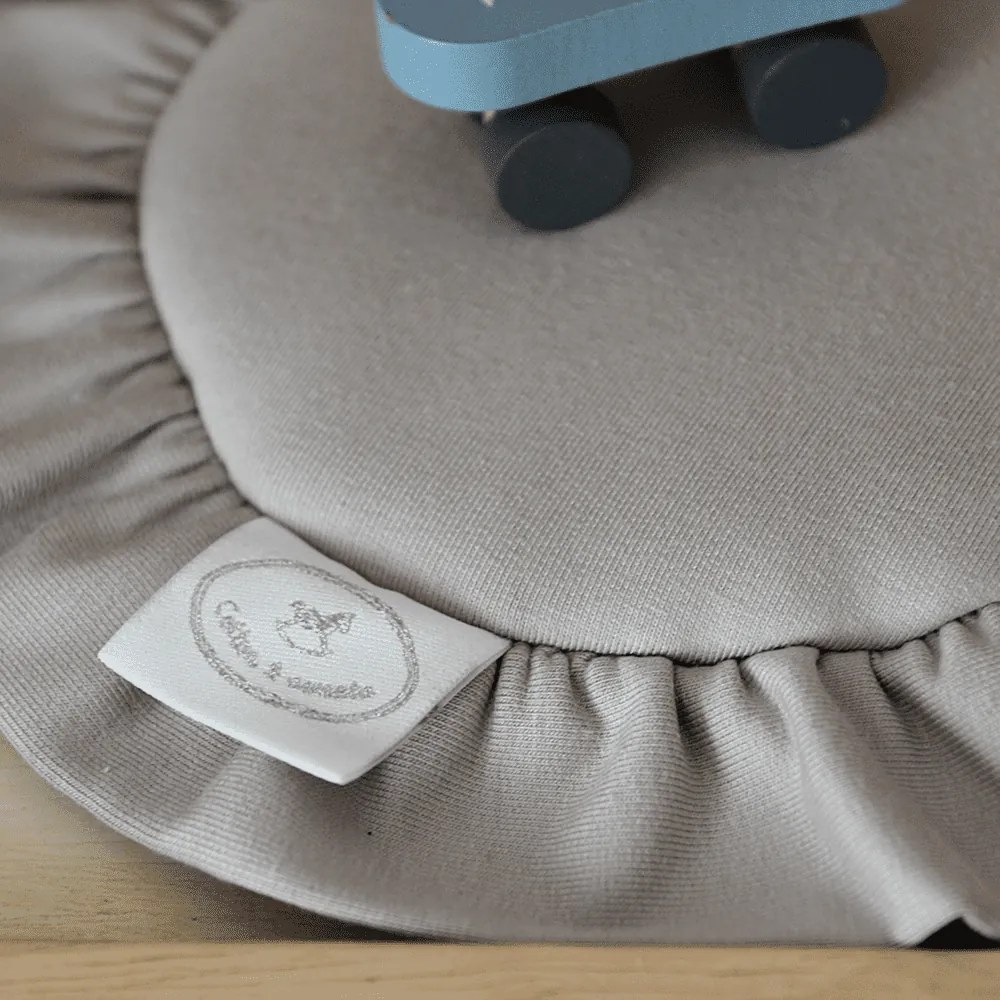 Mini podložka s volánom tmavo béžová