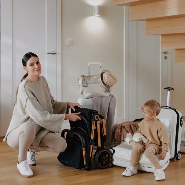 Lionelo - Športový kočík CLOE čierna/zlatá