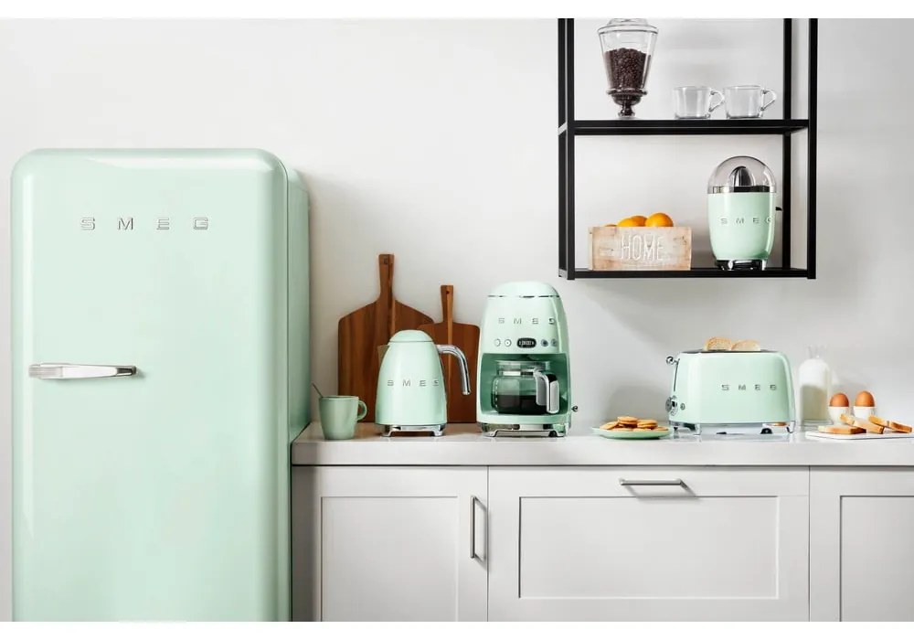 Svetlozelený kávovar na prekvapkávanú kávu Retro Style – SMEG