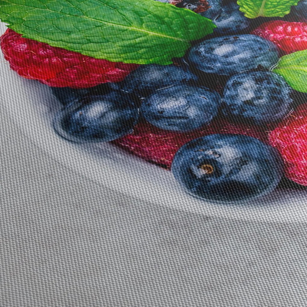 Obraz - miska s lesným ovocím (s hodinami) (90x30 cm)