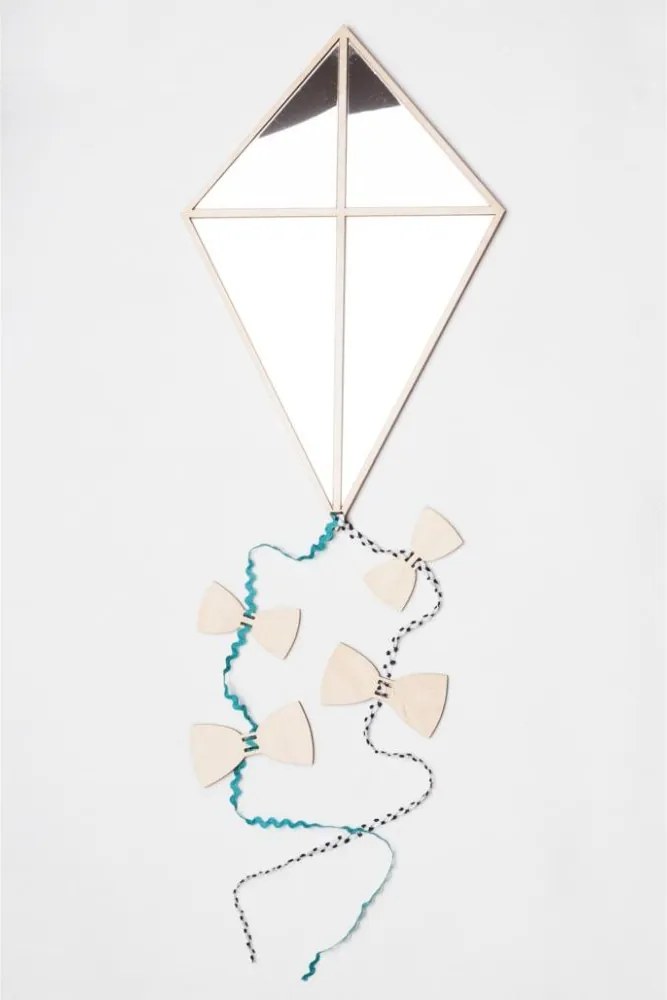 Zrkadlo Šarkan do detskej izby – akrylové zrkadlo z dreva 32x21 cm