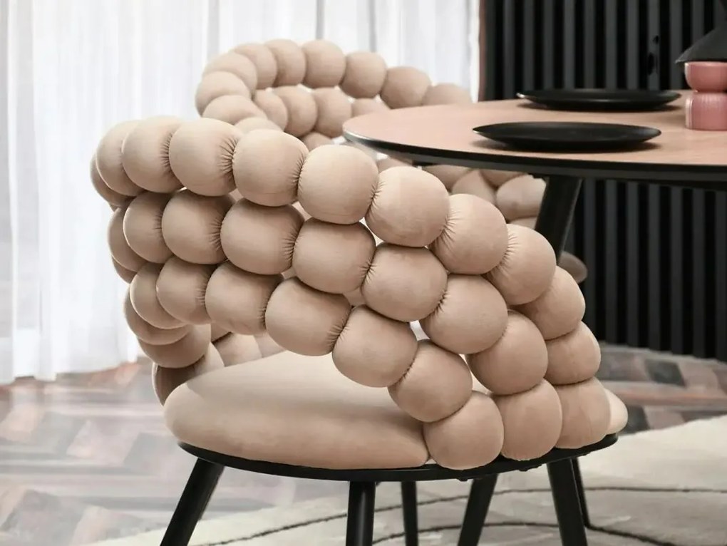 Dizajnová čalúnená stolička MOLLY béžová + čierne nohy
