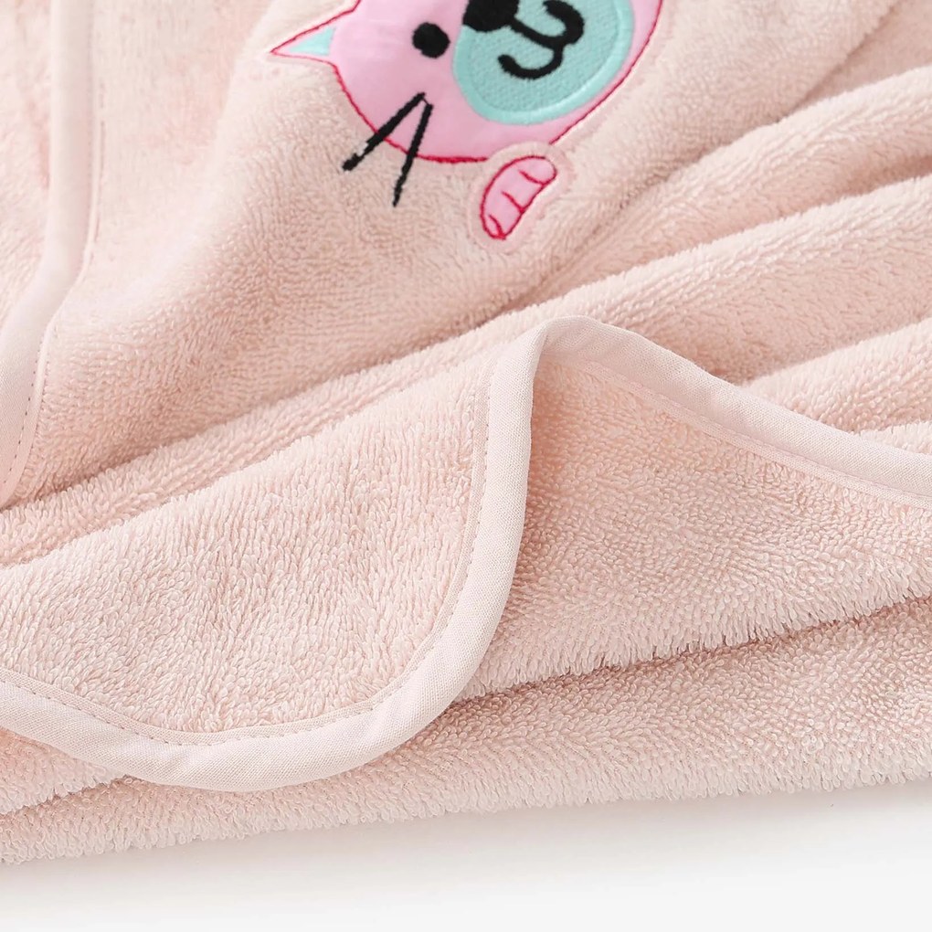Goldea detská froté osuška s kapucňou - mačička na svetlo ružovej 100 x 100 cm