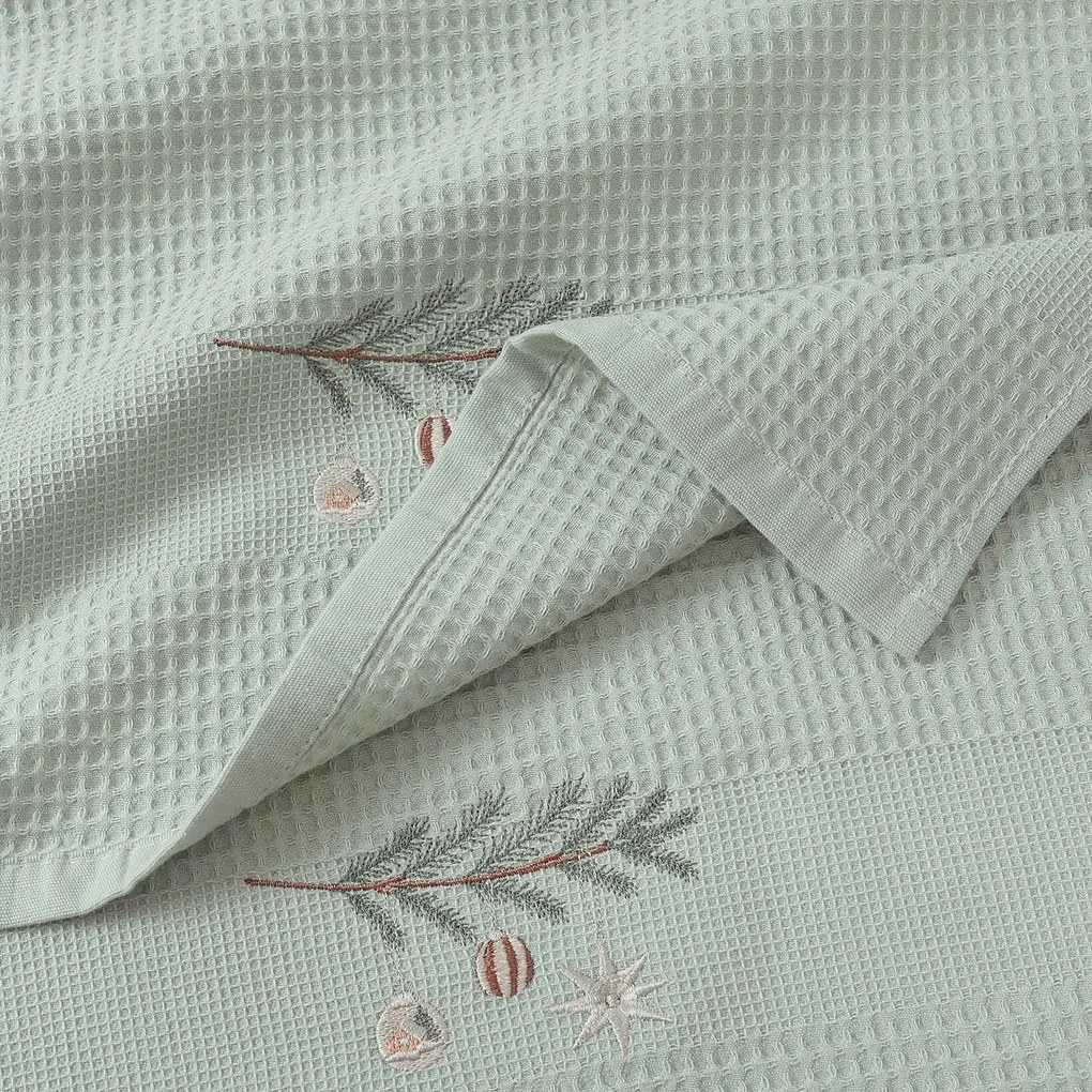 Goldea vianočná kuchynská vaflová utierka s výšivkou - baňky na vetve na šalviovom 50 x 70 cm