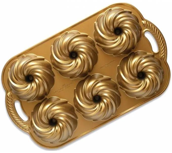 Nordic Ware Hliníková forma Anniversary Swirl Gold