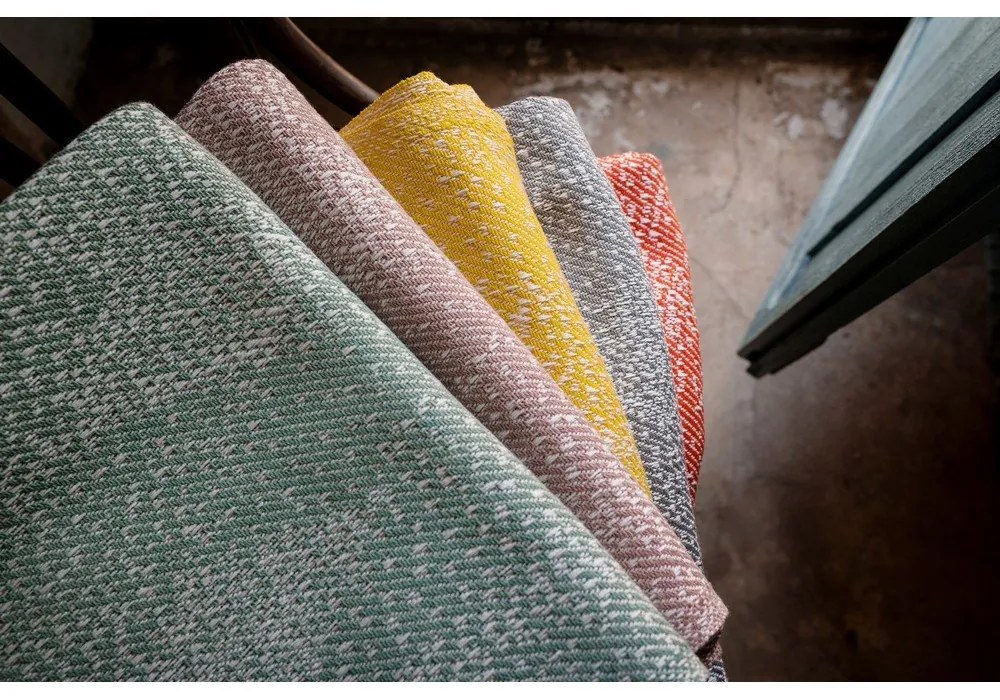 Červený pléd s podielom bavlny Euromant Dotty Diamond, 140 x 180 cm