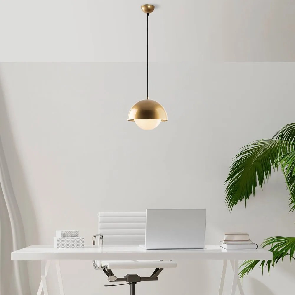 Závesné svietidlo v zlatej farbe so skleneným tienidlom ø 20 cm Camgoz – Opviq lights