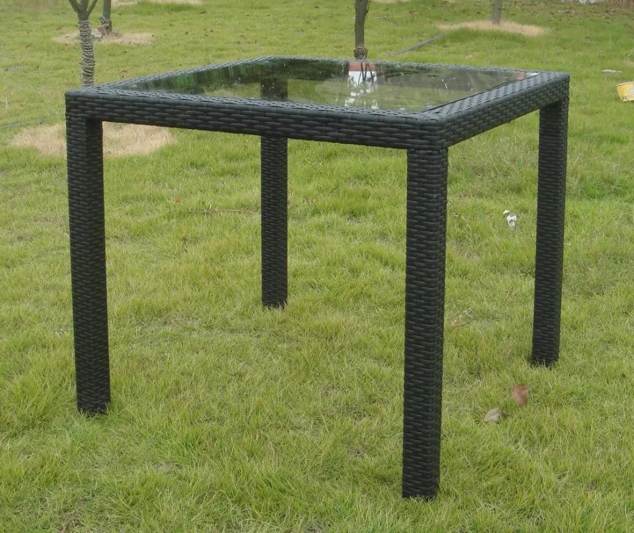 Stôl z čierneho ratanu so sklenenou doskou 80x80cm