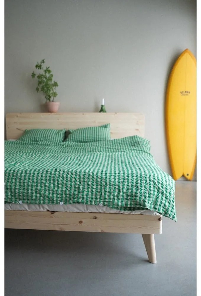 Dvojlôžková posteľ z borovicového dreva s roštom 140x200 cm Retreat – Karup Design