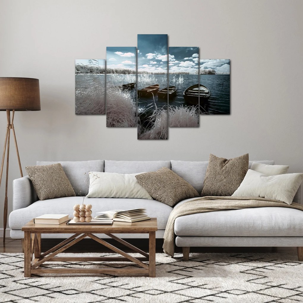 Obraz - Drevené loďky na jazere (150x105 cm)