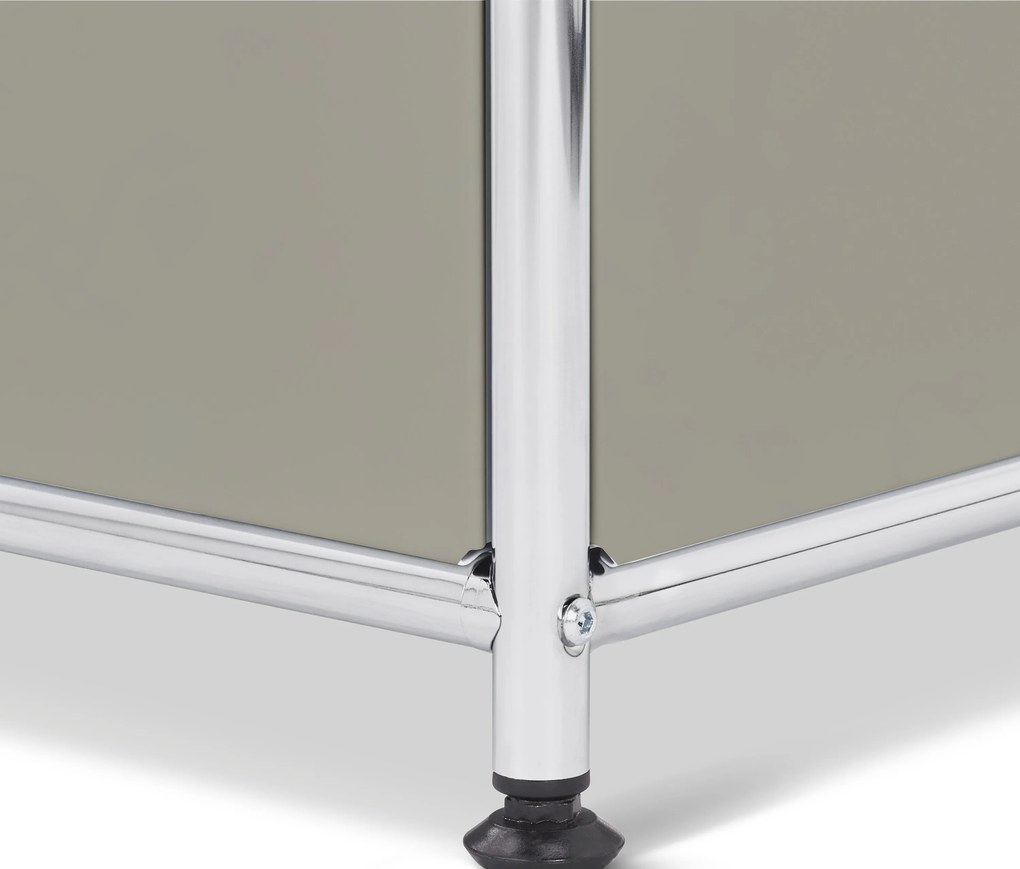 Kovová vešiaková stena »CN3« s 2 výklopnými priečinkami a 2 zásuvkami, svetlosivá