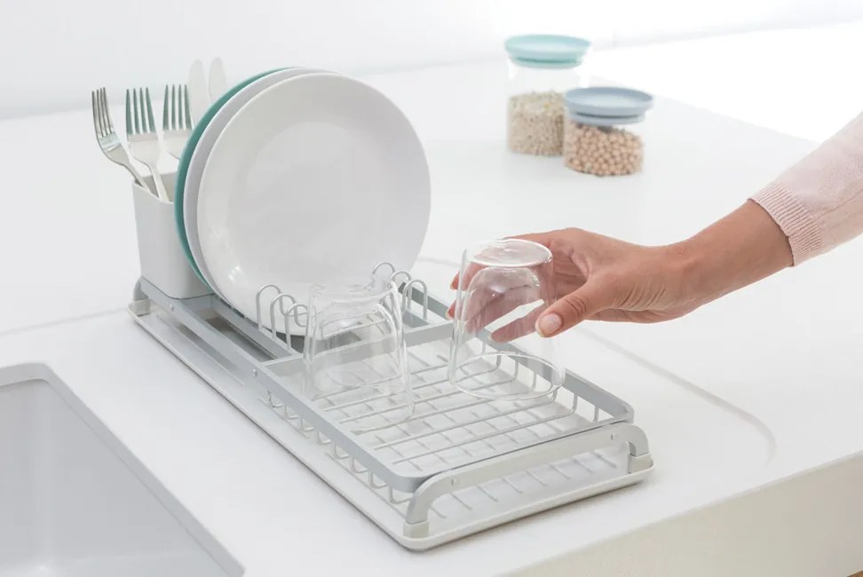 Brabantia Odkvapkávač na riad malý svetlo šedá