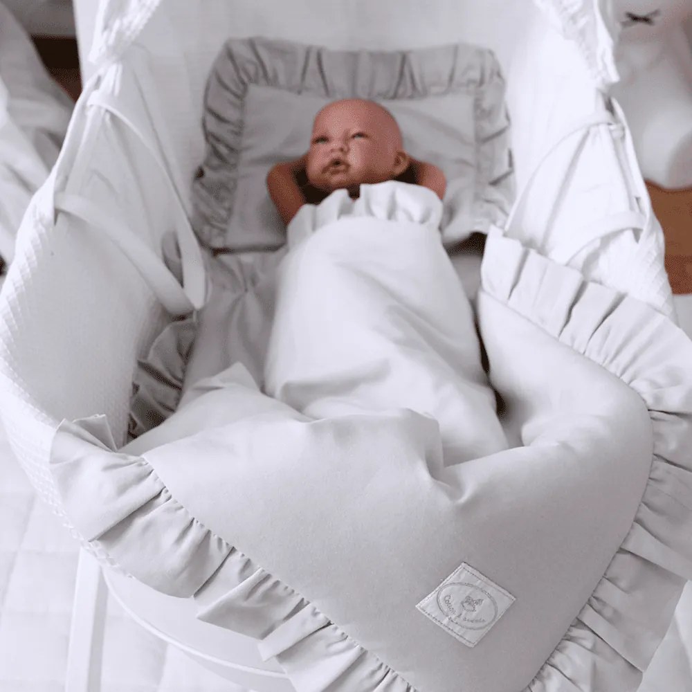 Sada do postieľok s volánom svetlo šedá 50x65cm