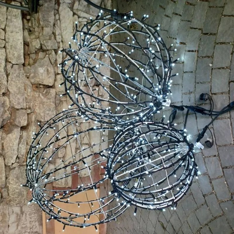 DECOLED LED světelná koule, ledově bílá, černý kabel, pr. 60 cm