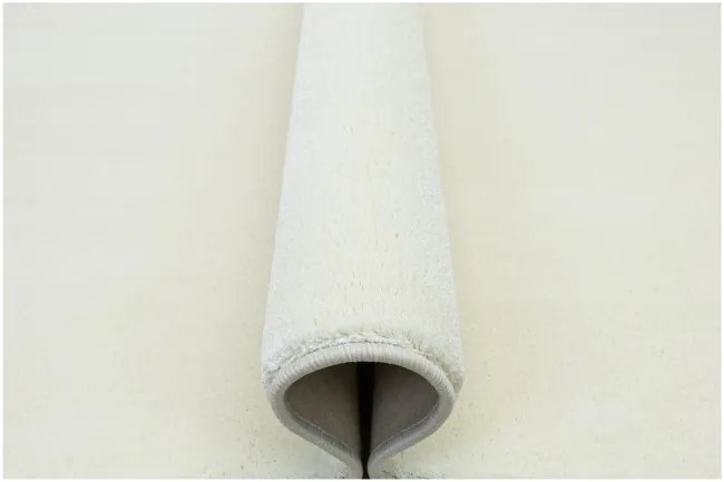 Metrážny koberec Lexus 169 krémový