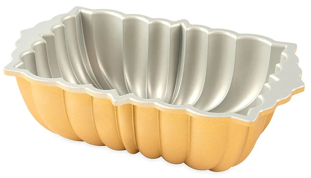 Nordic Ware Forma na biskupský chlebíček Classic zlatá,1,4l