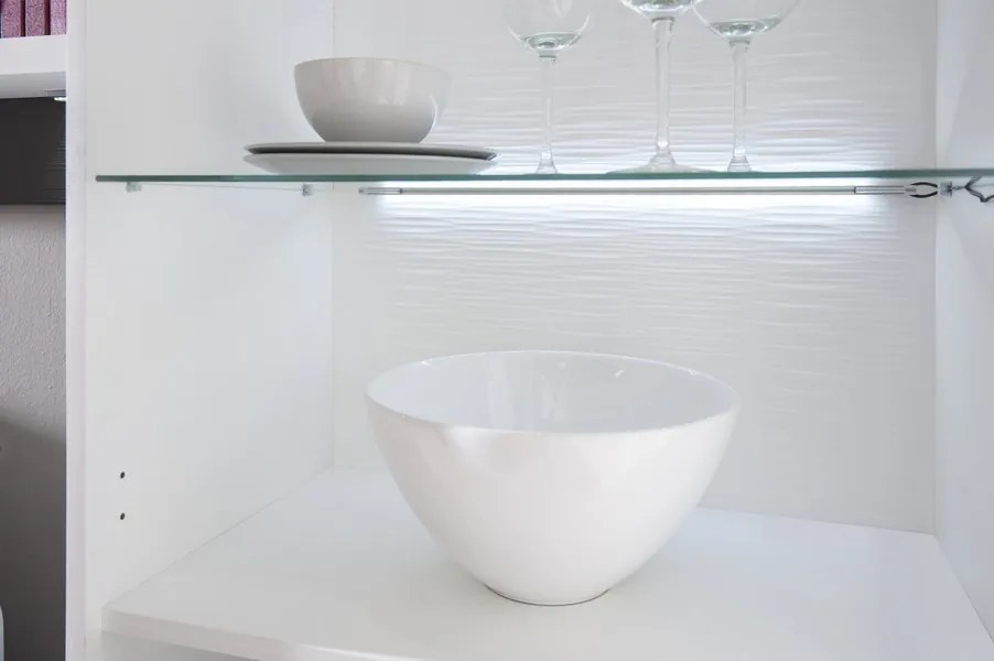 Vysoká vitrína Caracas typ 02, grafit / biely lesk, s osvetlením