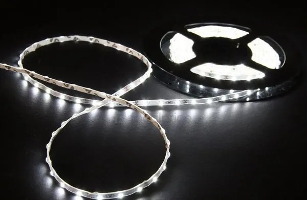 LED pásik flexi 3528/60, biela teplá, 8mm/5m, 4,8W / 5metrov + ovládač