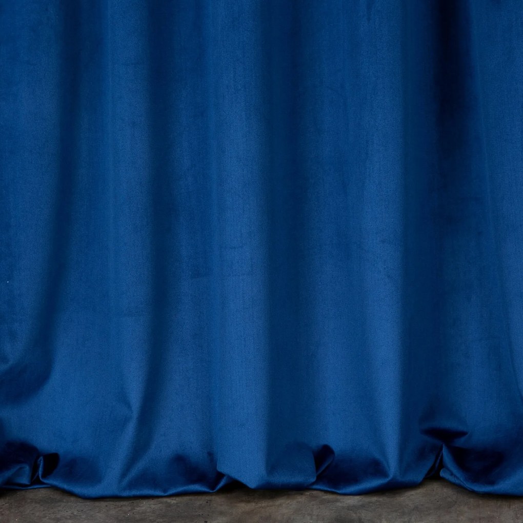 ZATEMŇOVACÍ ZÁVES NA PÁSKE MADLEN 140X300 CM TMAVOMODRÁ