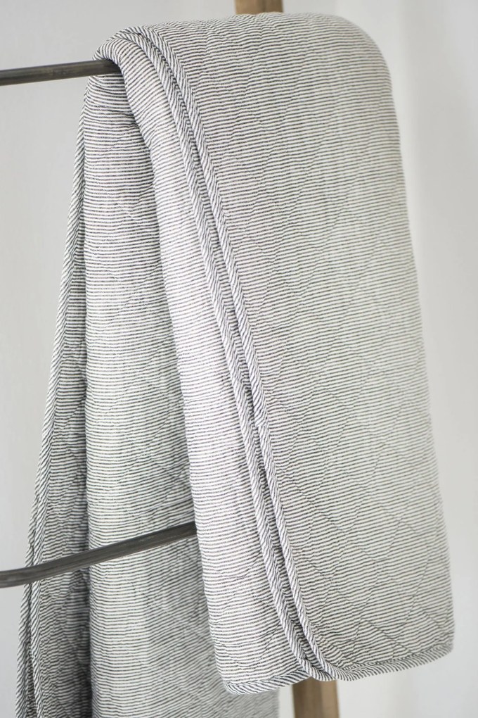 Ib Laursen Prešívaný prehoz Dark grey stripes 130 × 180 cm