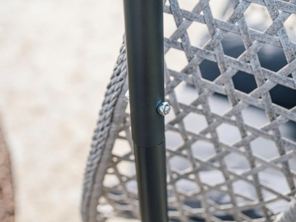 Svetlosivé závesné kreslo TROPIKAL s čiernym stojanom