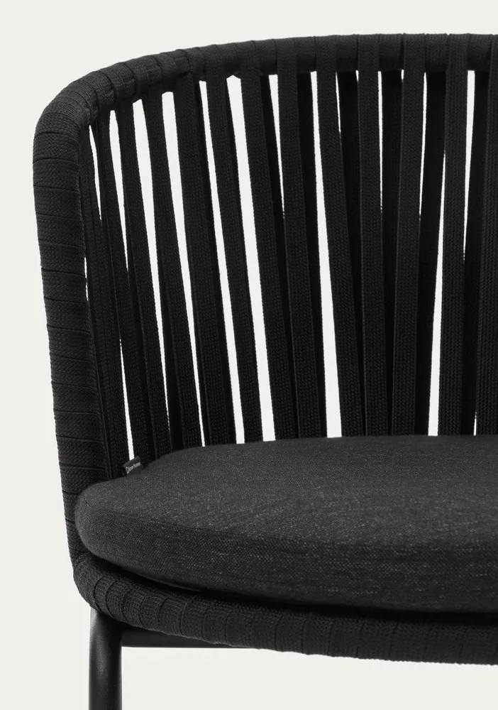 Čierna kovová záhradná stolička Saconca - Kave Home