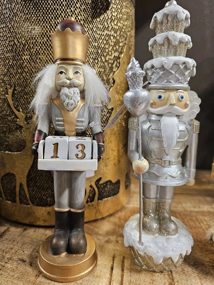 Vianočná dekorácia socha Luskáčik s kalendárom - 7*7*22 cm