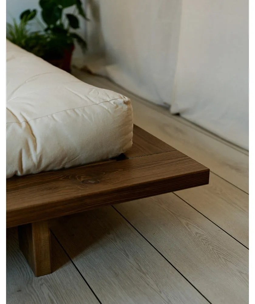 Hnedá jednolôžková posteľ z borovicového dreva s roštom 90x200 cm Japan – Karup Design