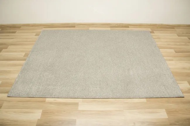 Metrážny koberec Sicily 375 sivý