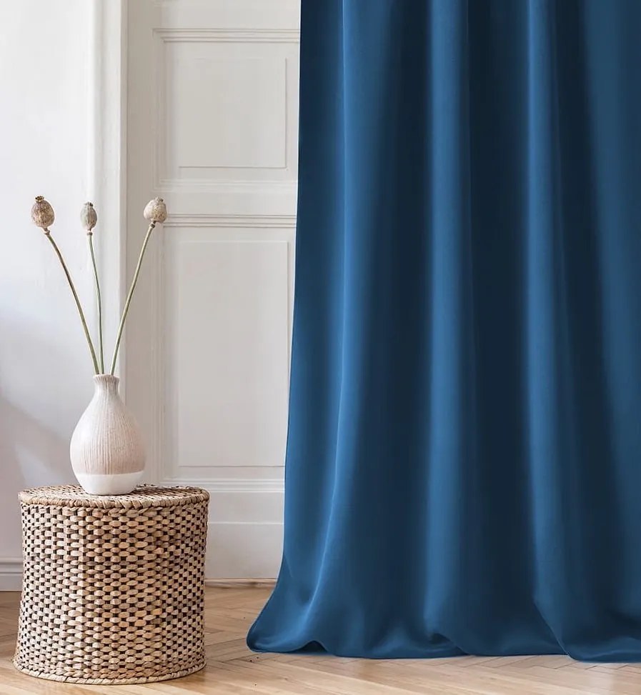 Elegantný modrý záves Aura so zavesením na strieborné kruhy 180 x 250 cm