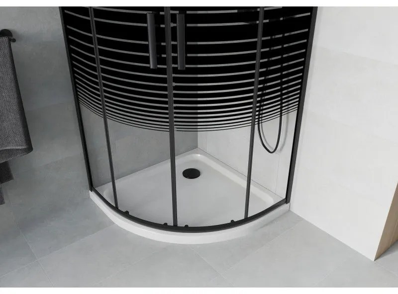 Mexen Rio, štvrťkruhový sprchovací kút s posuvnými dverami 90(dvere) x 90(dvere) x 190 cm, 6mm číre sklo s pásikmi, čierny profil + biela sprchová vanička Slim, 863-090-090-70-20-4110B