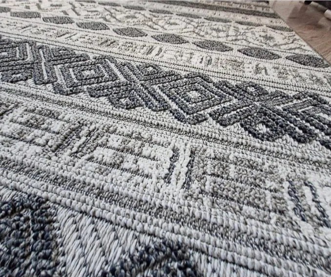 Sivý pruhovaný koberec v boho štýle Boho 881-S – moderný dizajn Rozmer: 140x190 cm