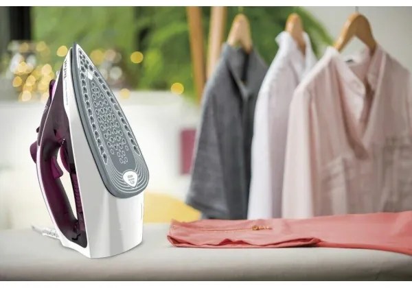 Tefal - Naparovacia žehlička EXPRESS STEAM 2400W/230V vínová