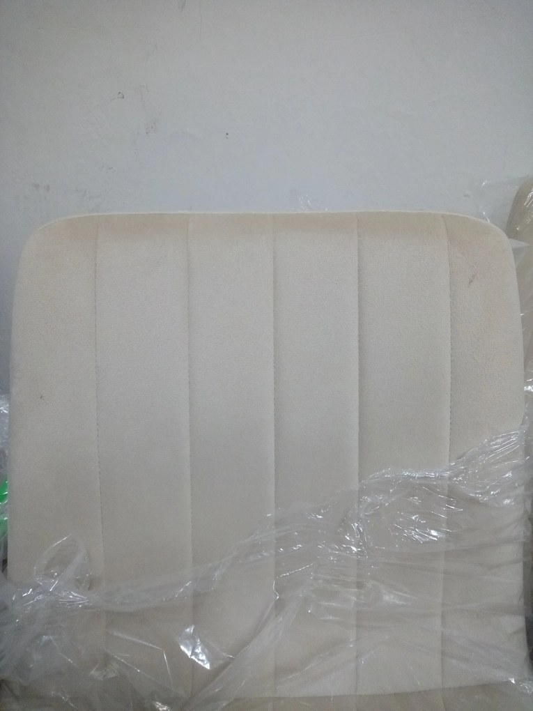 AKCIA Krémová zamatová stolička LAVA BUTTER CREAM II. akosť