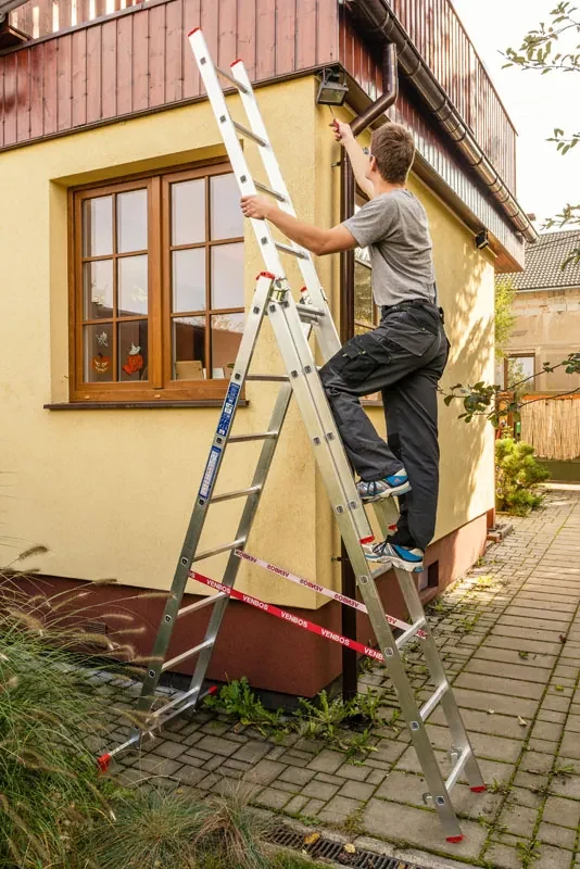 Hliníkový trojdielny výsuvný rebrík VENBOS HOBBY, 3x8 priečok, 4,52 m