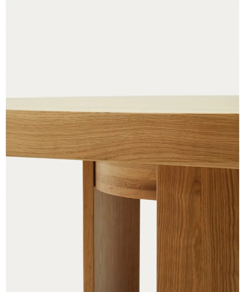 Okrúhly rozkladací jedálenský stôl s prídavnou doskou v dekore duba ø 150 cm Artis – Kave Home