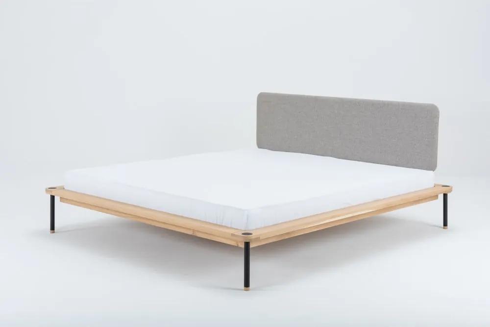 Dvojlôžková posteľ z dubového dreva Gazzda Fina Nero, 160 x 200 cm