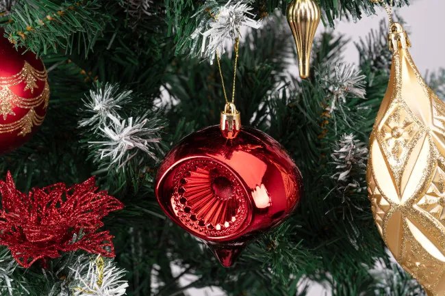 Sada vianočných závesných dekorácií MARIEN zlatá / červená (70 ks)