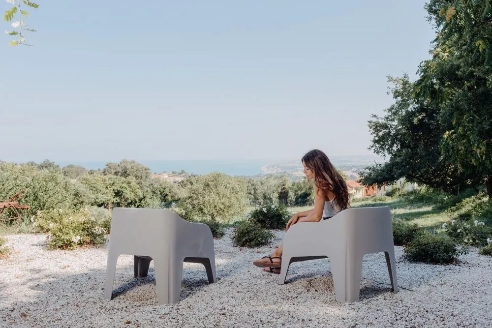 PETRA ARMCHAIR plastové kreslo, sivé