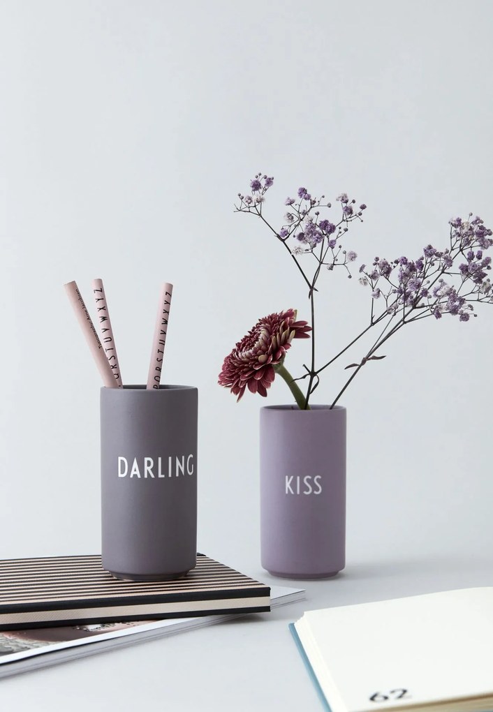DESIGN LETTERS Porcelánová váza Favourite Kiss 11 cm