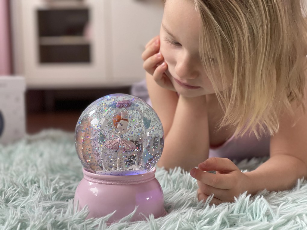 Nočné svetlo v snehovej guli - Baletka
